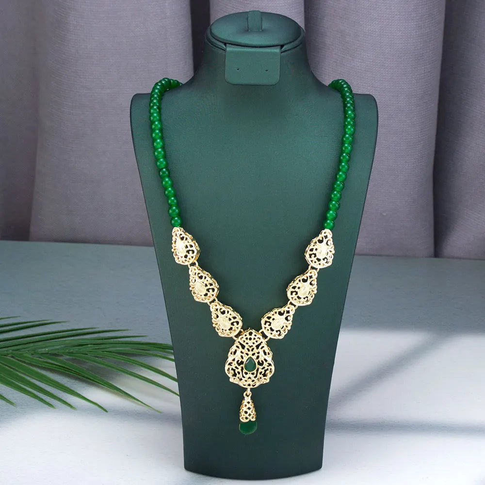 Långt halsband med traditionellt grönt arabiskt bröllopshänge