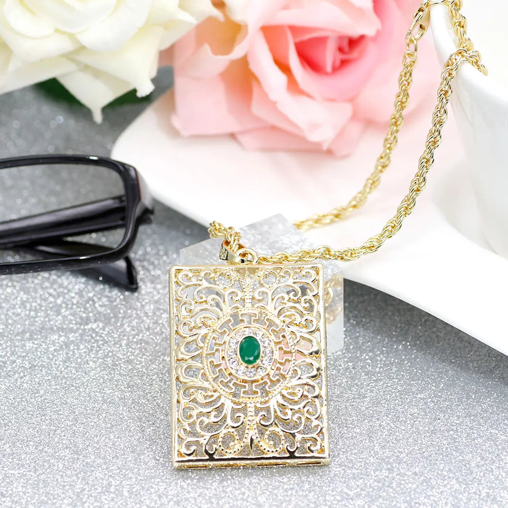 Collana lunga con pendente tradizionale arabo verde