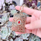 Collana lunga con pendente tradizionale arabo rosso
