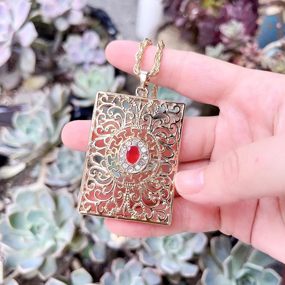 Collana lunga con pendente tradizionale arabo rosso