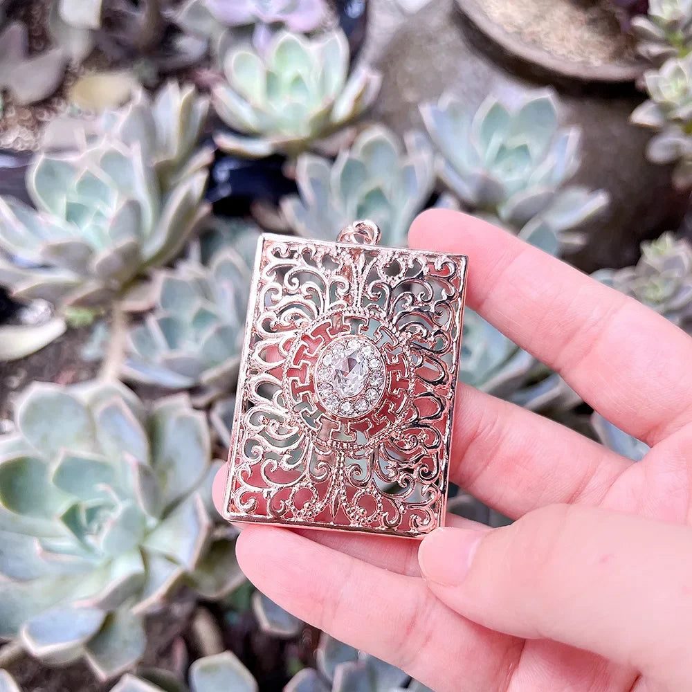 Collana lunga con pendente tradizionale arabo bianco