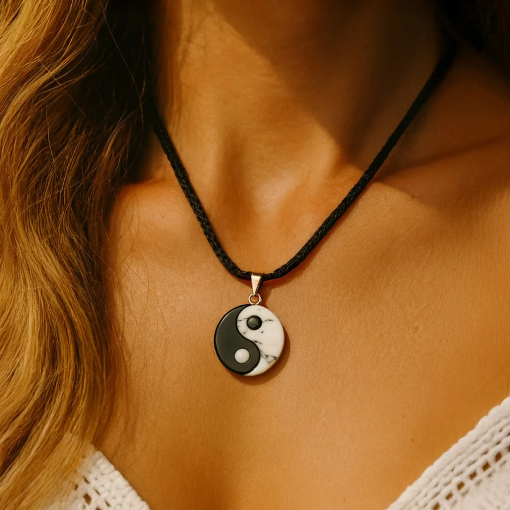 Yin-Yang-Anhänger aus Howlith & schwarzer Obsidian 