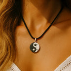 Yin-Yang-Anhänger aus Howlith & schwarzer Obsidian 