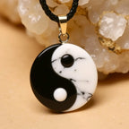 Yin-Yang-Anhänger aus Howlith & schwarzer Obsidian 