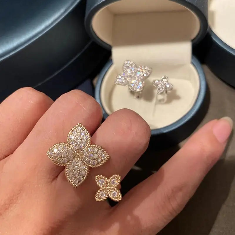 Set aus 2 Ringen mit Blumenring aus Zirkon in Gold