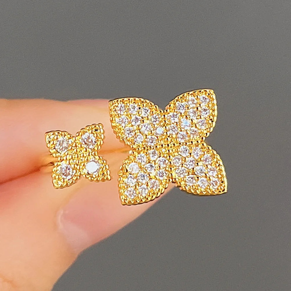 Set aus 2 Ringen mit Blumenring aus Zirkon in Gold