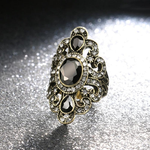 Ethnischer Ring mit schwarzem Stein
