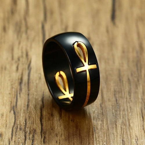 Sort og gyldent ring med egyptisk korsmotiv