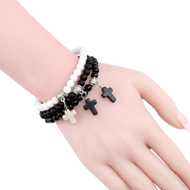 Perlenarmband mit Kreuz 