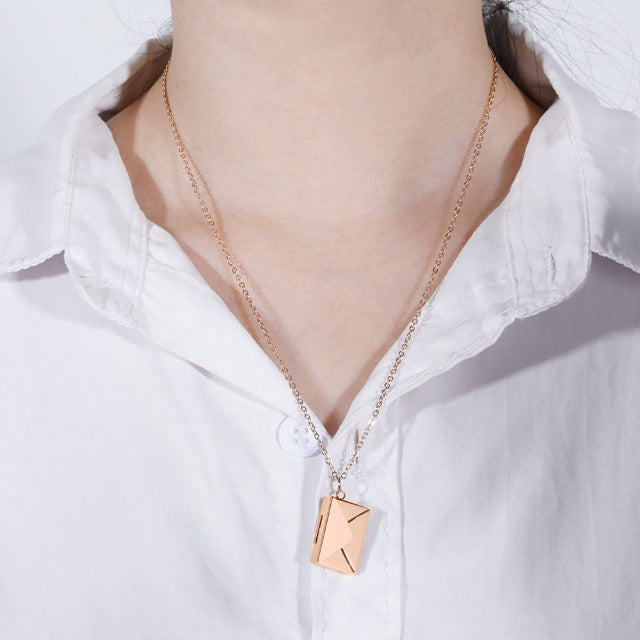 Collana con Ciondolo Busta oro rosa