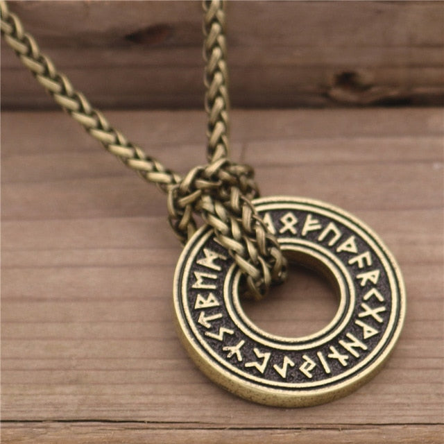 Goldene Skandinavische Halskette