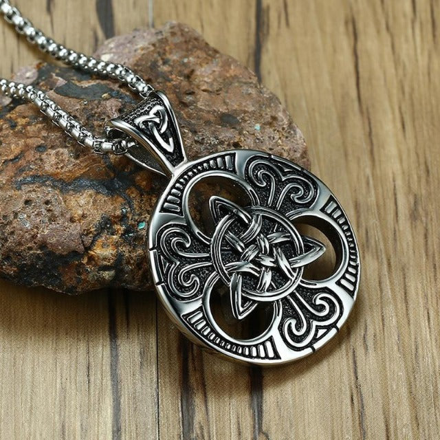 Irski privjesak Claddagh